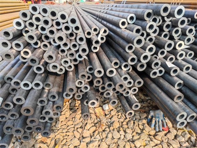 鲁甸42CrMo小口径无缝钢管